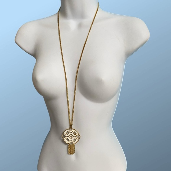 Vintage AVON White Enamel & Gold Tone Geometric Brooch Necklace On Long Chain - Picture 2 of 11